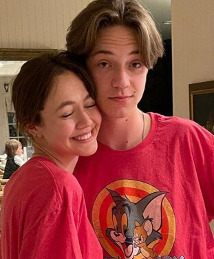 Ryder Robinson with his girlfriend Iris Apatow. 